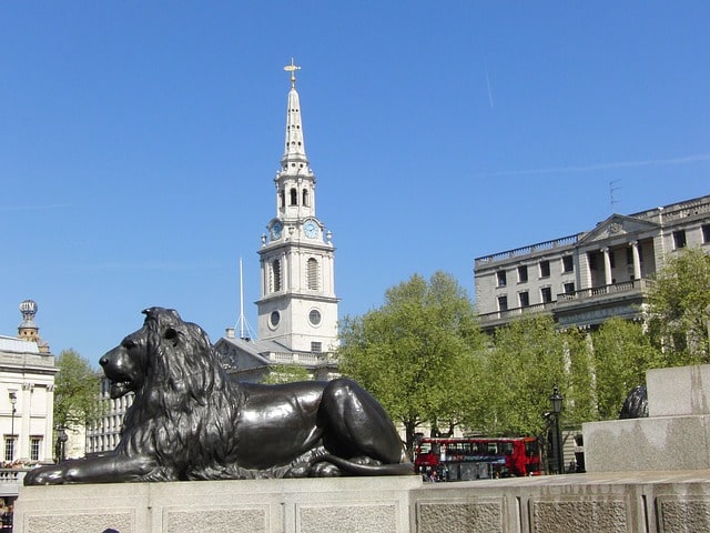 i Leoni in bronzo di Trafalgar Square